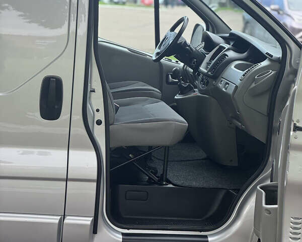 Опель Віваро 2014 у Рівному на Automoto.ua Сірий Опель Віваро, об'ємом двигуна 2 л та пробігом 187 тис. км за 13500 $, фото 18 на Automoto.ua