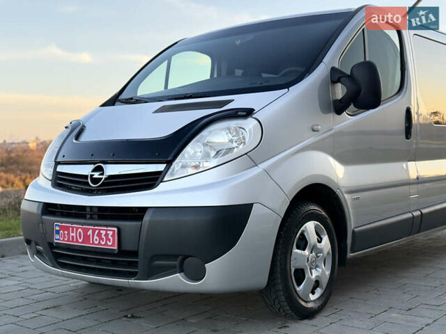 Сірий Опель Віваро, об'ємом двигуна 2 л та пробігом 263 тис. км за 16500 $, фото 2 на Automoto.ua