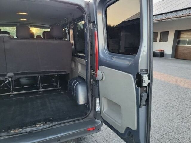 Сірий Опель Віваро, об'ємом двигуна 2 л та пробігом 250 тис. км за 9200 $, фото 17 на Automoto.ua