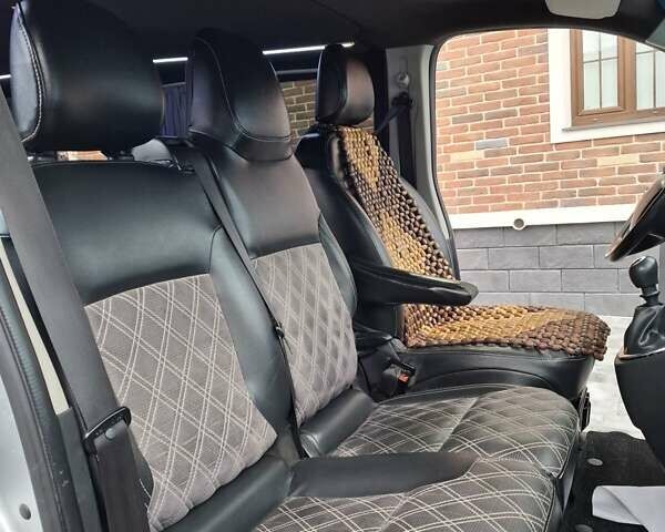 Серый Опель Виваро, объемом двигателя 1.6 л и пробегом 293 тыс. км за 14200 $, фото 45 на Automoto.ua