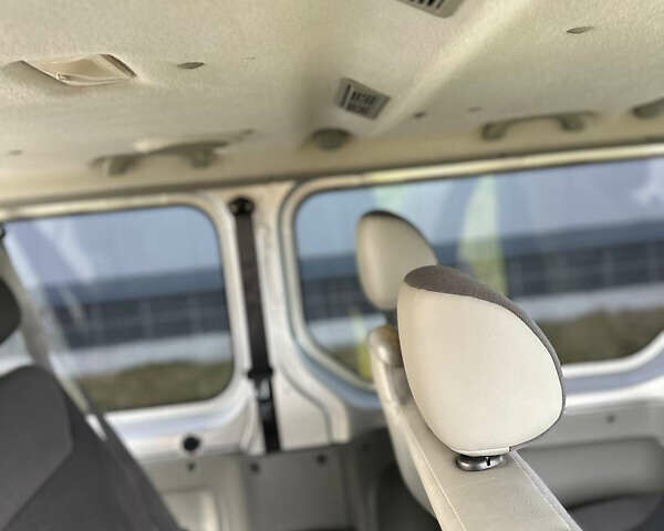 Серый Опель Виваро, объемом двигателя 2 л и пробегом 267 тыс. км за 17000 $, фото 24 на Automoto.ua