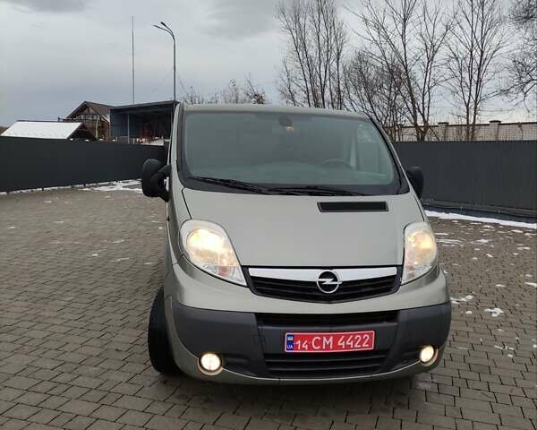 Сірий Опель Віваро, об'ємом двигуна 2 л та пробігом 222 тис. км за 14999 $, фото 4 на Automoto.ua
