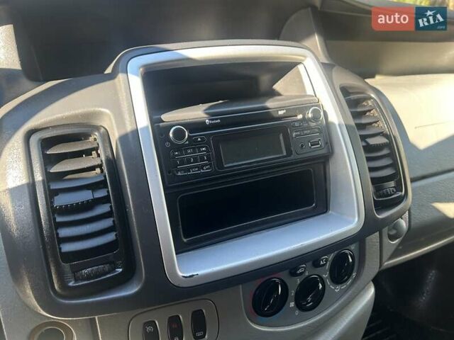 Серый Опель Виваро, объемом двигателя 2 л и пробегом 273 тыс. км за 14800 $, фото 14 на Automoto.ua