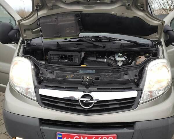 Сірий Опель Віваро, об'ємом двигуна 2 л та пробігом 222 тис. км за 14999 $, фото 45 на Automoto.ua