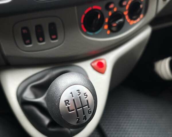 Серый Опель Виваро, объемом двигателя 2 л и пробегом 200 тыс. км за 16700 $, фото 19 на Automoto.ua