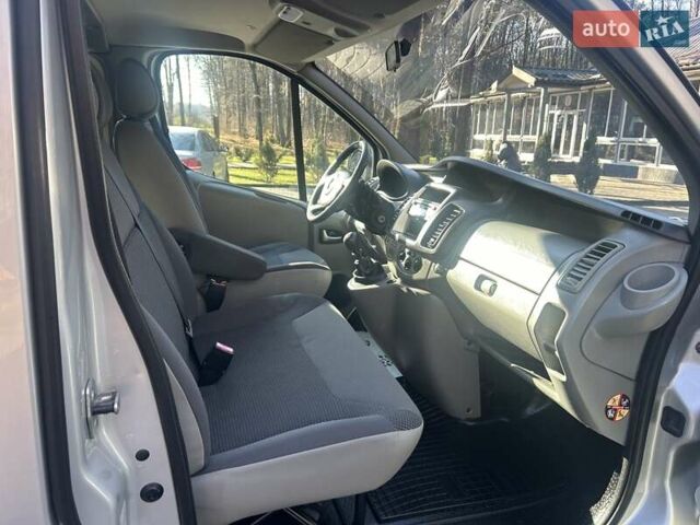 Серый Опель Виваро, объемом двигателя 2 л и пробегом 273 тыс. км за 14800 $, фото 18 на Automoto.ua