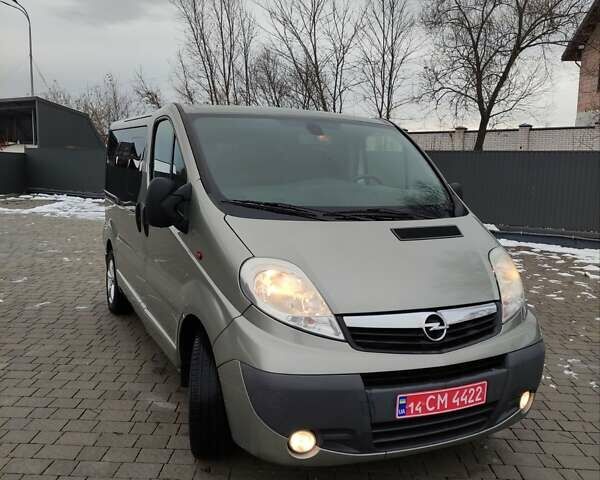 Сірий Опель Віваро, об'ємом двигуна 2 л та пробігом 222 тис. км за 14999 $, фото 1 на Automoto.ua