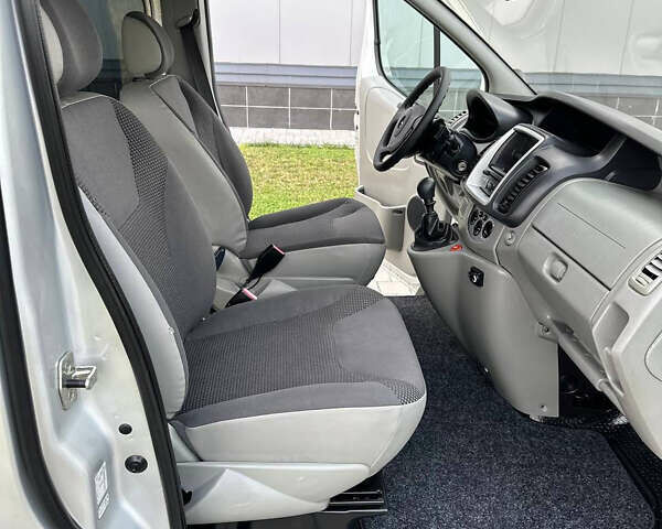 Опель Віваро 2014 у Рівному на Automoto.ua Сірий Опель Віваро, об'ємом двигуна 2 л та пробігом 270 тис. км за 16750 $, фото 33 на Automoto.ua