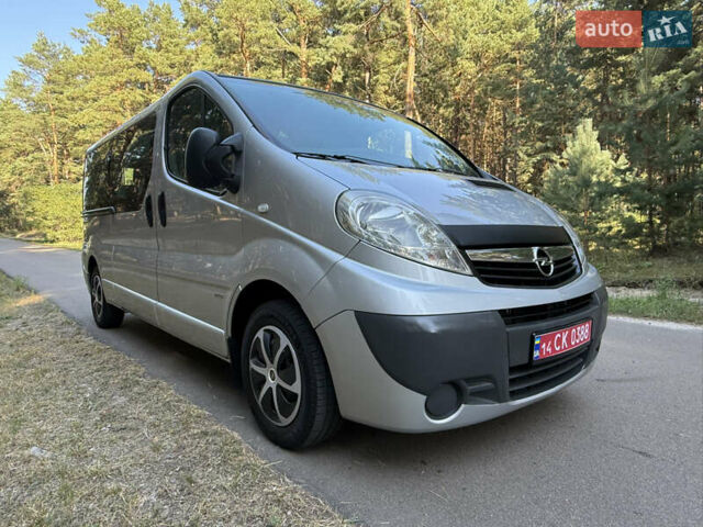 Серый Опель Виваро, объемом двигателя 2 л и пробегом 280 тыс. км за 16800 $, фото 2 на Automoto.ua