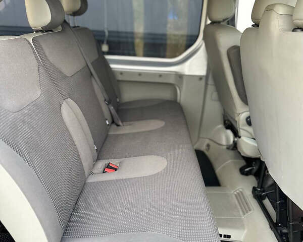 Серый Опель Виваро, объемом двигателя 2 л и пробегом 267 тыс. км за 17000 $, фото 21 на Automoto.ua