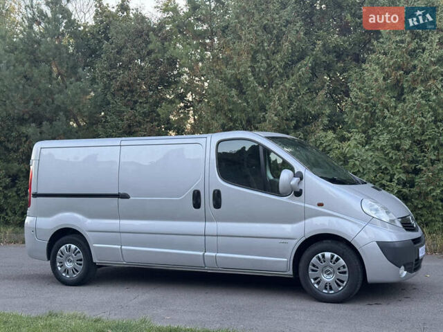 Сірий Опель Віваро, об'ємом двигуна 2 л та пробігом 217 тис. км за 13500 $, фото 6 на Automoto.ua