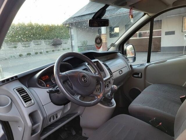 Сірий Опель Віваро, об'ємом двигуна 2 л та пробігом 250 тис. км за 9200 $, фото 21 на Automoto.ua