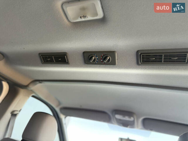 Серый Опель Виваро, объемом двигателя 2 л и пробегом 270 тыс. км за 16750 $, фото 19 на Automoto.ua