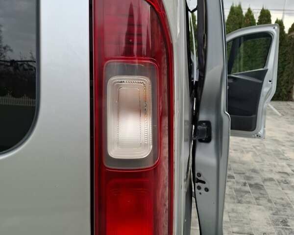 Серый Опель Виваро, объемом двигателя 1.6 л и пробегом 293 тыс. км за 14200 $, фото 52 на Automoto.ua