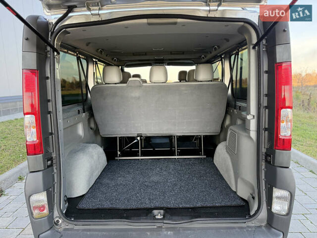 Серый Опель Виваро, объемом двигателя 2 л и пробегом 270 тыс. км за 16750 $, фото 22 на Automoto.ua