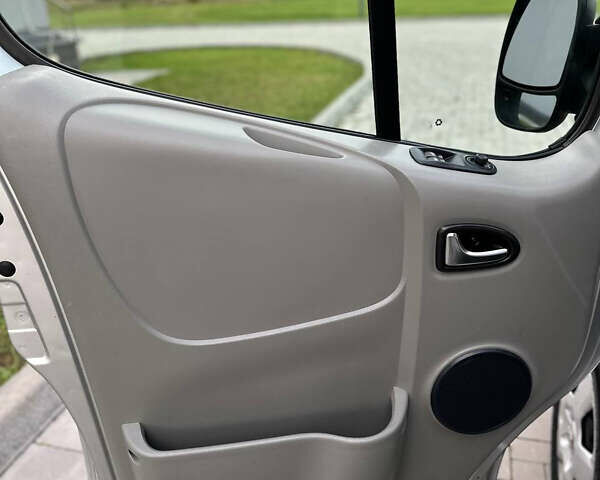 Опель Віваро 2014 у Рівному на Automoto.ua Сірий Опель Віваро, об'ємом двигуна 2 л та пробігом 270 тис. км за 16750 $, фото 14 на Automoto.ua