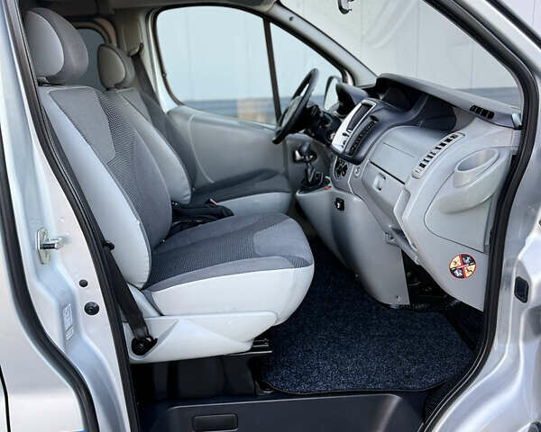 Серый Опель Виваро, объемом двигателя 2 л и пробегом 270 тыс. км за 16750 $, фото 14 на Automoto.ua