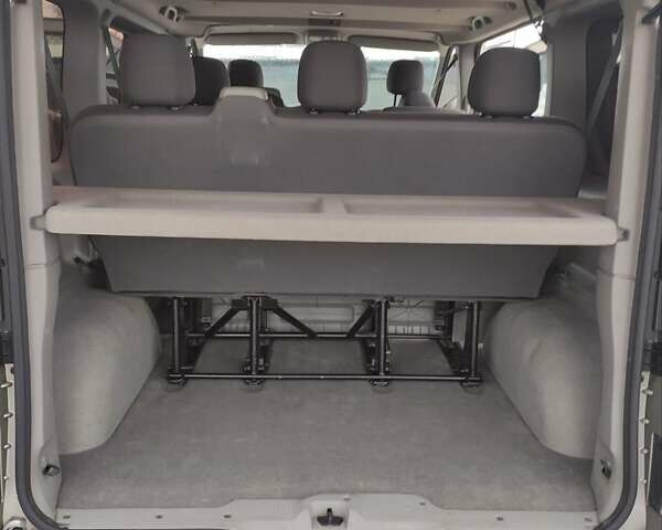 Сірий Опель Віваро, об'ємом двигуна 2 л та пробігом 222 тис. км за 14999 $, фото 42 на Automoto.ua