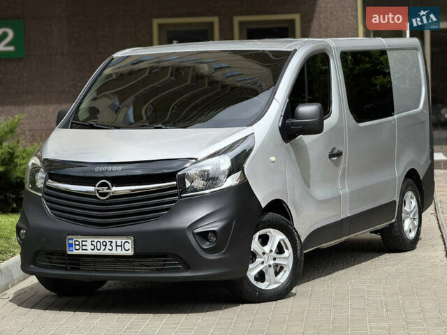 Серый Опель Виваро, объемом двигателя 1.6 л и пробегом 180 тыс. км за 13900 $, фото 1 на Automoto.ua