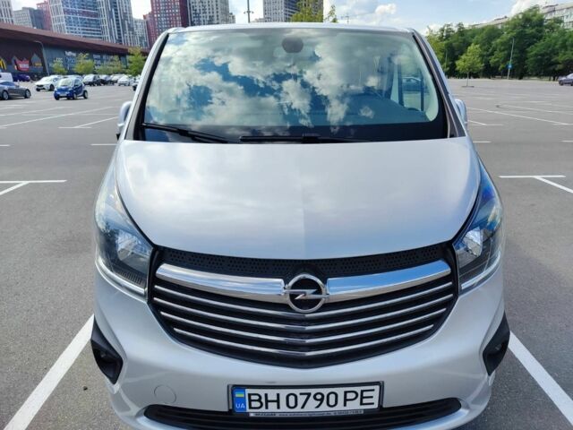 Серый Опель Виваро, объемом двигателя 1.6 л и пробегом 175 тыс. км за 16000 $, фото 2 на Automoto.ua