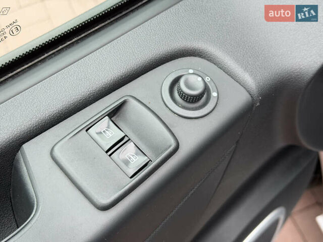 Сірий Опель Віваро, об'ємом двигуна 1.6 л та пробігом 190 тис. км за 15300 $, фото 14 на Automoto.ua