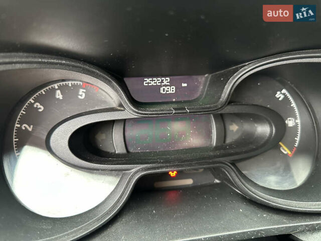 Серый Опель Виваро, объемом двигателя 1.6 л и пробегом 252 тыс. км за 10000 $, фото 10 на Automoto.ua