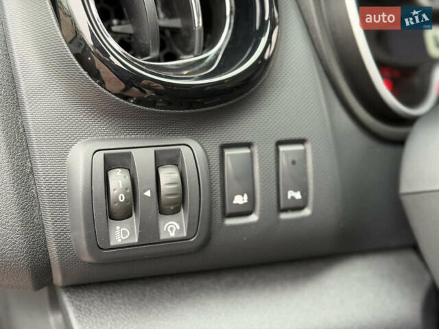 Сірий Опель Віваро, об'ємом двигуна 1.6 л та пробігом 190 тис. км за 15300 $, фото 15 на Automoto.ua