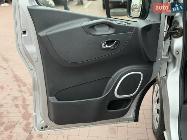 Сірий Опель Віваро, об'ємом двигуна 1.6 л та пробігом 190 тис. км за 15300 $, фото 13 на Automoto.ua