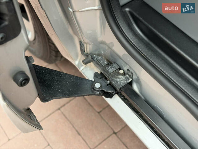 Сірий Опель Віваро, об'ємом двигуна 1.6 л та пробігом 190 тис. км за 15300 $, фото 40 на Automoto.ua