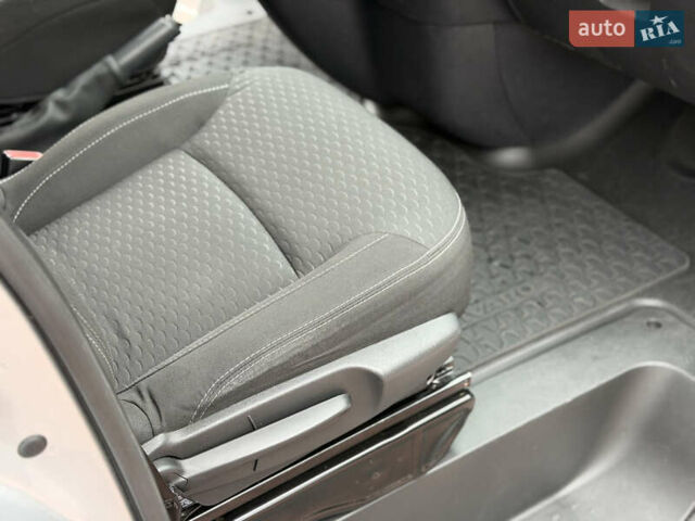 Сірий Опель Віваро, об'ємом двигуна 1.6 л та пробігом 190 тис. км за 15300 $, фото 21 на Automoto.ua