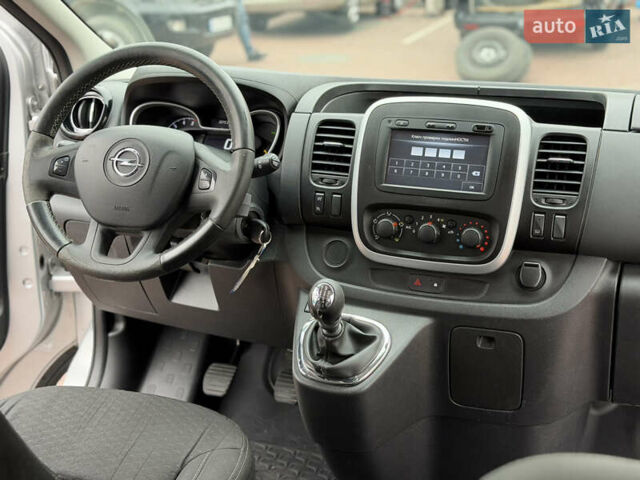 Сірий Опель Віваро, об'ємом двигуна 1.6 л та пробігом 190 тис. км за 15300 $, фото 31 на Automoto.ua