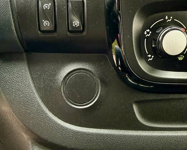 Серый Опель Виваро, объемом двигателя 1.6 л и пробегом 163 тыс. км за 15200 $, фото 5 на Automoto.ua