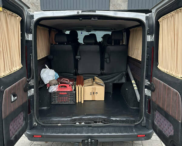 Серый Опель Виваро, объемом двигателя 1.6 л и пробегом 252 тыс. км за 10000 $, фото 9 на Automoto.ua