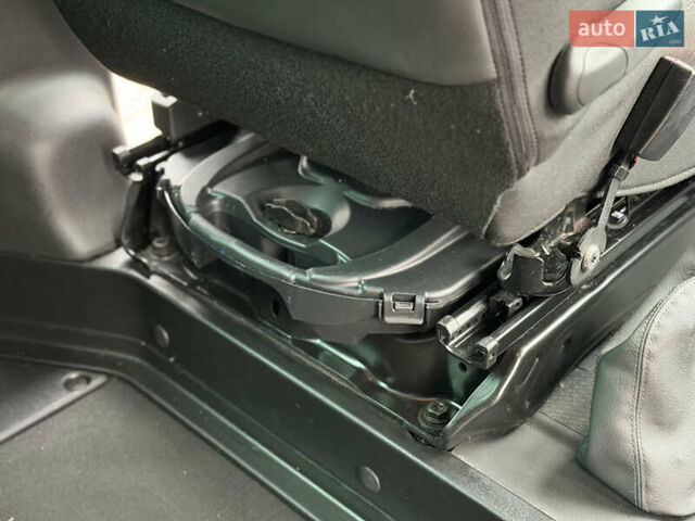 Сірий Опель Віваро, об'ємом двигуна 1.6 л та пробігом 190 тис. км за 15300 $, фото 30 на Automoto.ua
