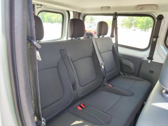 Серый Опель Виваро, объемом двигателя 1.6 л и пробегом 175 тыс. км за 16000 $, фото 4 на Automoto.ua