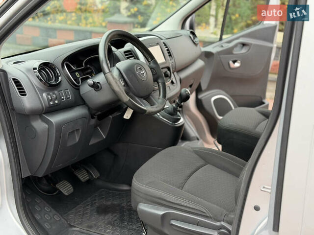 Сірий Опель Віваро, об'ємом двигуна 1.6 л та пробігом 190 тис. км за 15300 $, фото 16 на Automoto.ua