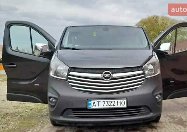 Сірий Опель Віваро, об'ємом двигуна 1.6 л та пробігом 310 тис. км за 16000 $, фото 1 на Automoto.ua