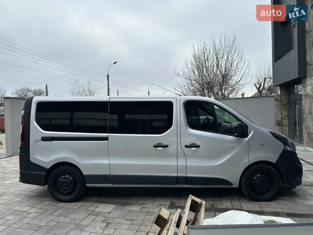 Серый Опель Виваро, объемом двигателя 1.6 л и пробегом 252 тыс. км за 10000 $, фото 1 на Automoto.ua