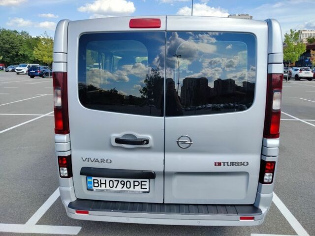 Серый Опель Виваро, объемом двигателя 1.6 л и пробегом 175 тыс. км за 16000 $, фото 7 на Automoto.ua