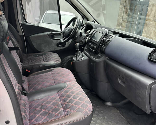 Серый Опель Виваро, объемом двигателя 1.6 л и пробегом 252 тыс. км за 10000 $, фото 7 на Automoto.ua