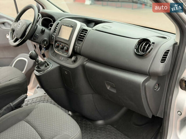 Сірий Опель Віваро, об'ємом двигуна 1.6 л та пробігом 190 тис. км за 15300 $, фото 19 на Automoto.ua