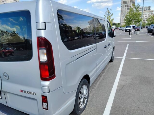 Серый Опель Виваро, объемом двигателя 1.6 л и пробегом 175 тыс. км за 16000 $, фото 1 на Automoto.ua