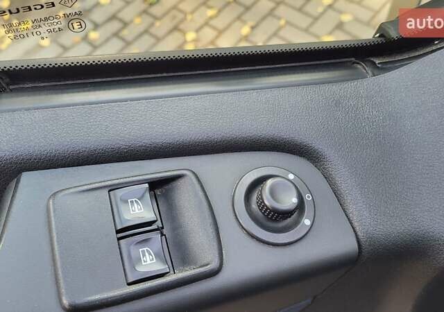 Серый Опель Виваро, объемом двигателя 1.6 л и пробегом 310 тыс. км за 15900 $, фото 31 на Automoto.ua