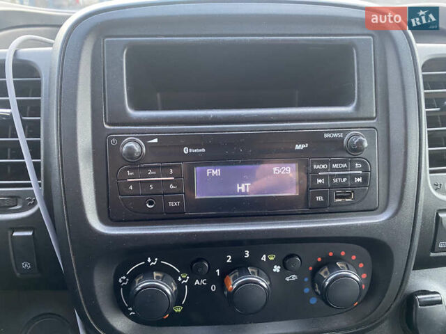 Серый Опель Виваро, объемом двигателя 1.6 л и пробегом 210 тыс. км за 15000 $, фото 30 на Automoto.ua