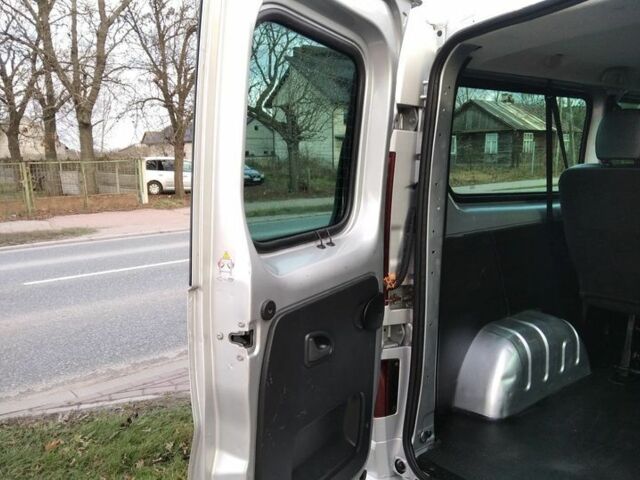 Сірий Опель Віваро, об'ємом двигуна 1.6 л та пробігом 227 тис. км за 10000 $, фото 14 на Automoto.ua