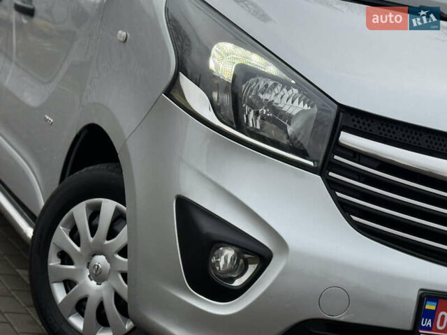 Серый Опель Виваро, объемом двигателя 1.6 л и пробегом 184 тыс. км за 16800 $, фото 7 на Automoto.ua