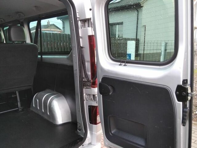 Сірий Опель Віваро, об'ємом двигуна 1.6 л та пробігом 227 тис. км за 10000 $, фото 16 на Automoto.ua