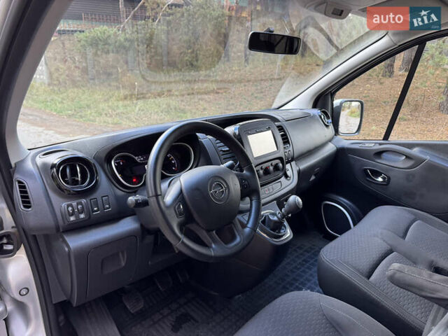 Серый Опель Виваро, объемом двигателя 1.6 л и пробегом 235 тыс. км за 15500 $, фото 14 на Automoto.ua