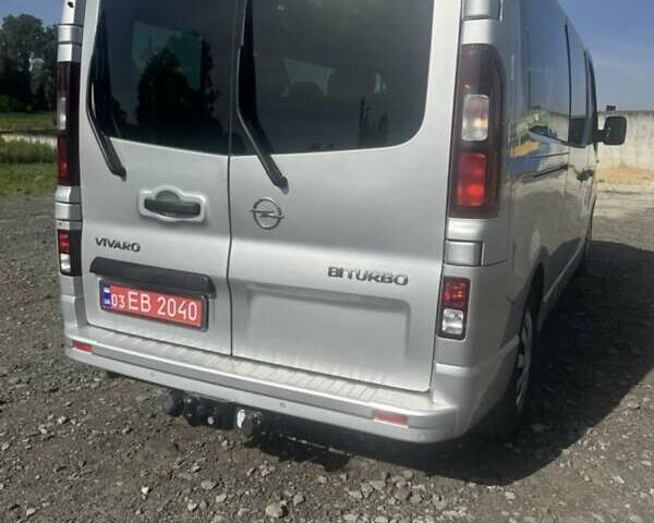 Серый Опель Виваро, объемом двигателя 1.6 л и пробегом 141 тыс. км за 17600 $, фото 2 на Automoto.ua