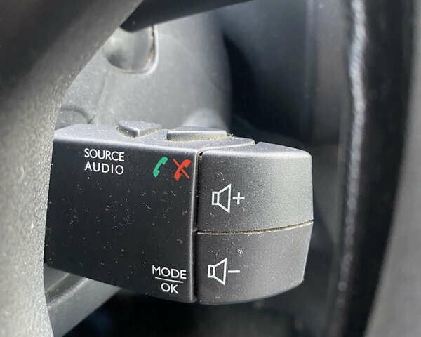 Серый Опель Виваро, объемом двигателя 1.6 л и пробегом 210 тыс. км за 15000 $, фото 31 на Automoto.ua